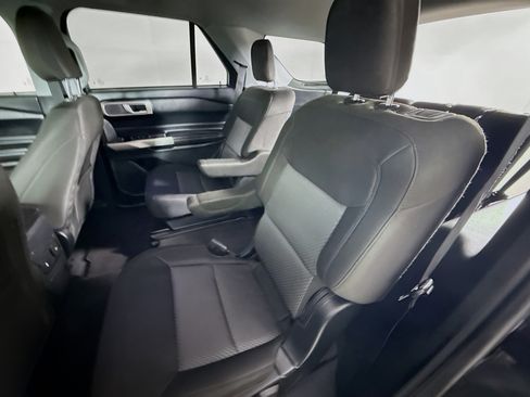 Used 2023 Ford Explorer XLT RWD image 28