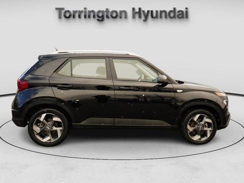 Certified 2024 Hyundai Venue SEL image 8