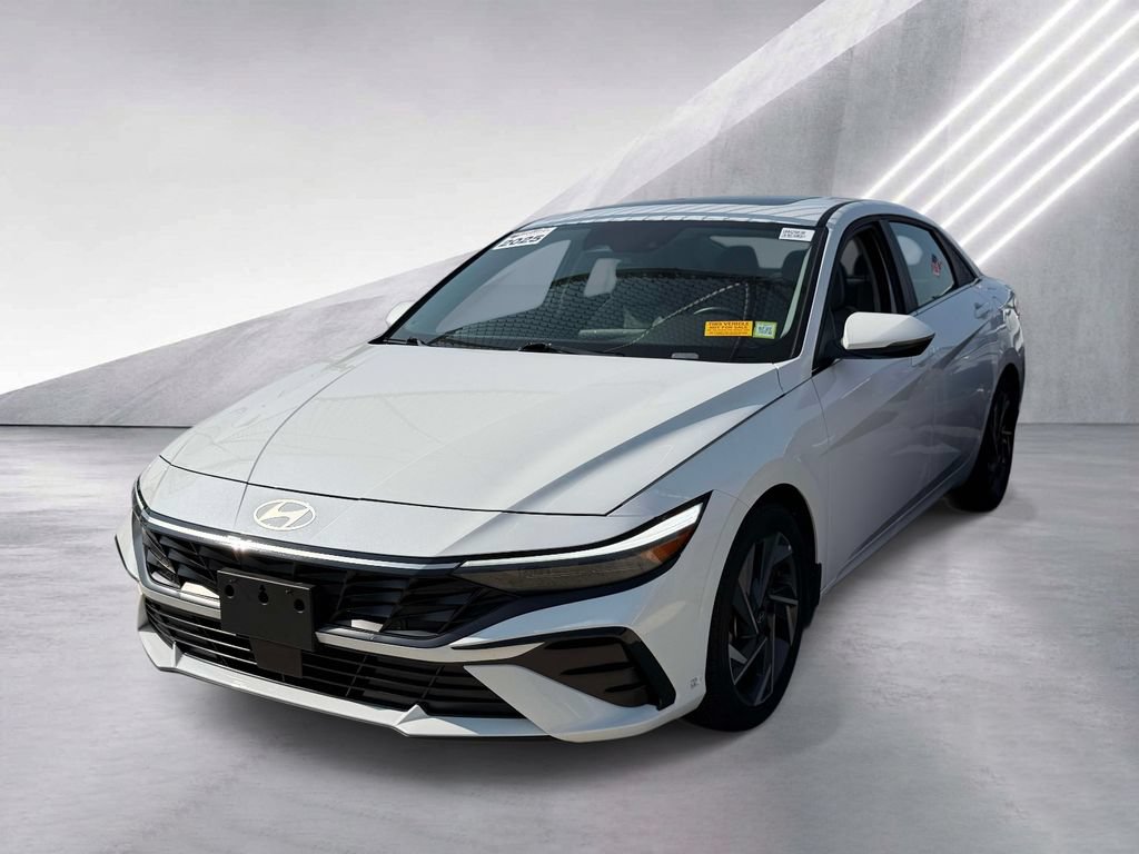 Certified 2025 Hyundai Elantra Limited FWD image 4