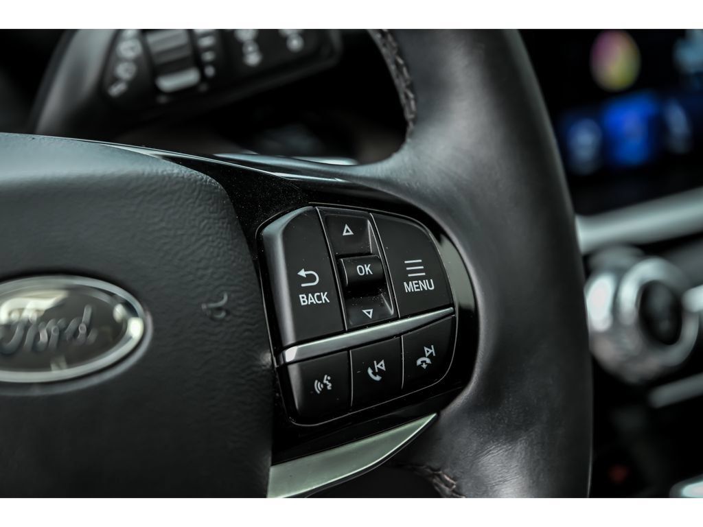 Used 2022 Ford Explorer Platinum w/ Equipment Group 601A AWD/4WD image 18