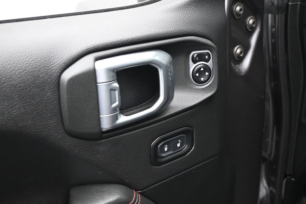 Used 2021 Jeep Wrangler Unlimited Rubicon w/ LED Lighting Group AWD/4WD image 9