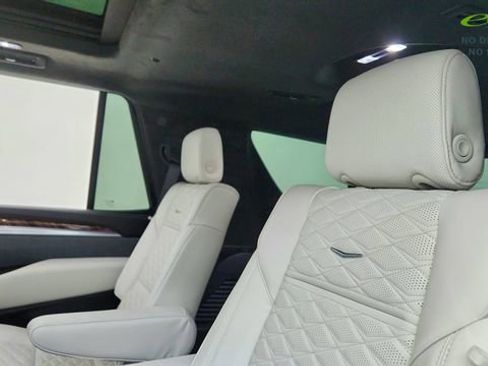 Used 2026 Cadillac Escalade Platinum Sport AWD/4WD image 33