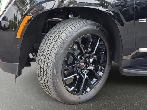 Used 2026 GMC Yukon Denali AWD/4WD image 38