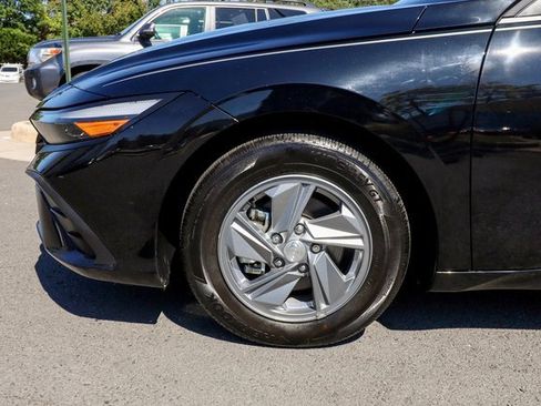 Used 2024 Hyundai Elantra SE image 22
