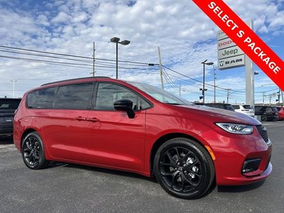 New 2026 Chrysler Pacifica Select