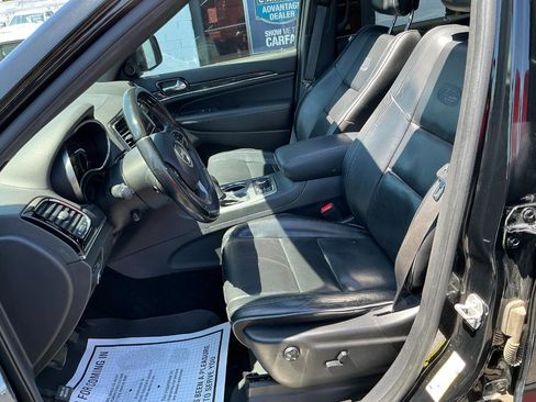 Used 2019 Jeep Grand Cherokee Overland AWD/4WD image 8