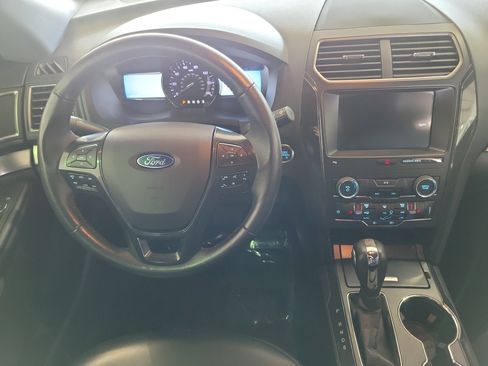 Used 2019 Ford Explorer XLT w/ Equipment Group 202A FWD image 19