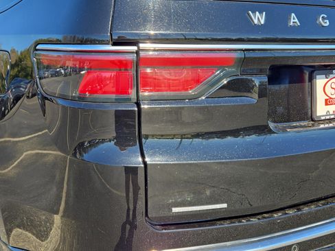 Used 2023 Jeep Wagoneer 4WD w/ Premium Group I image 9