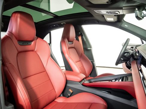 New 2026 Porsche Macan GTS Electric image 24