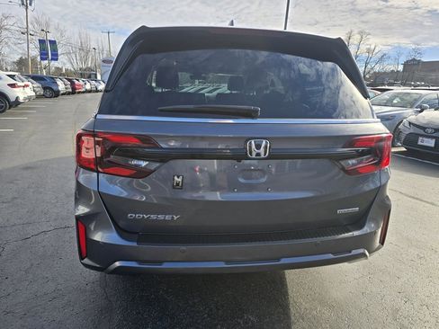 Used 2025 Honda Odyssey Touring image 6