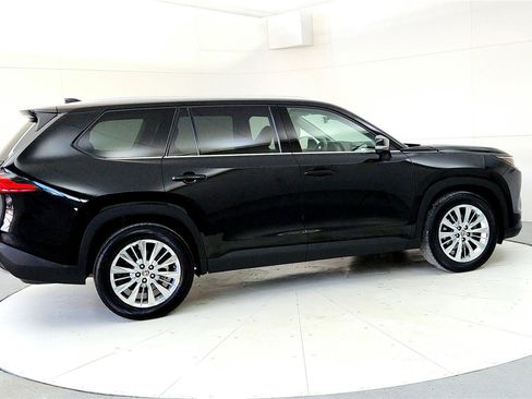 Used 2024 Toyota Grand Highlander Platinum image 4