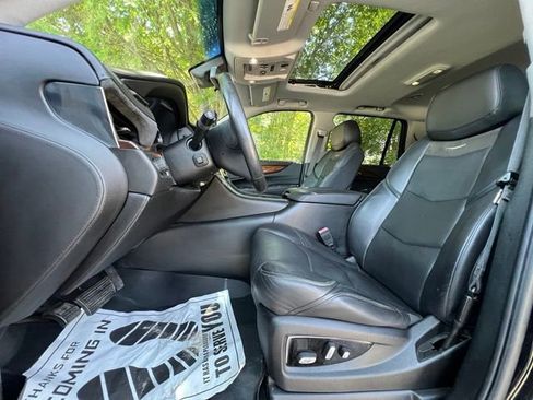 Used 2017 Cadillac Escalade Luxury RWD image 42