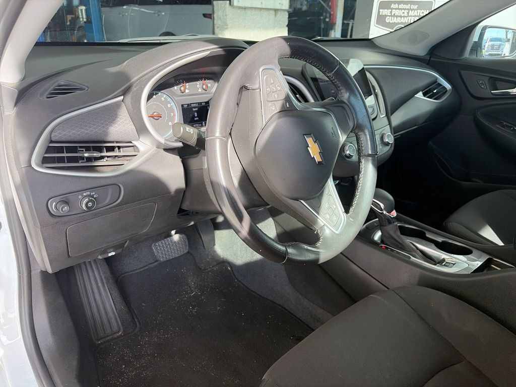 Used 2022 Chevrolet Malibu RS FWD image 11