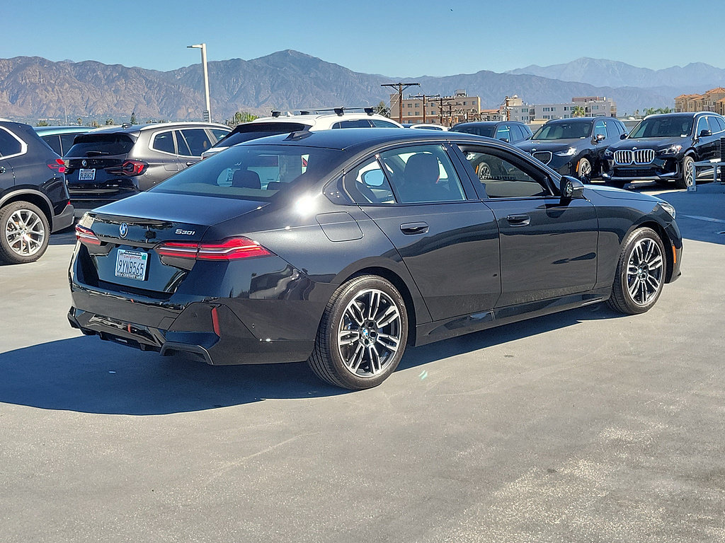 Used 2026 BMW 530i w/ M Sport Package RWD image 3