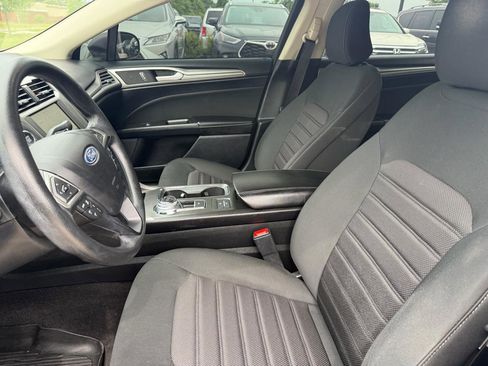 Used 2020 Ford Fusion SE FWD image 11