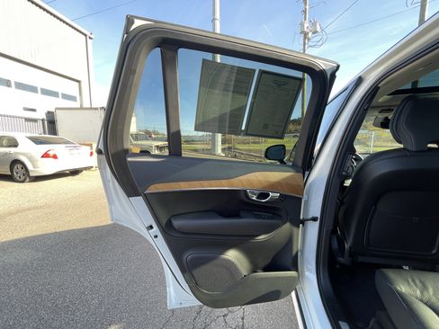 Used 2023 Volvo XC90 T8 Plus image 23