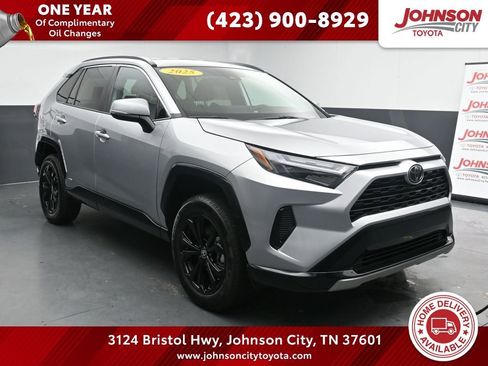 Used 2025 Toyota RAV4 SE image 1