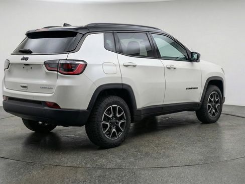 Used 2025 Jeep Compass Trailhawk image 9
