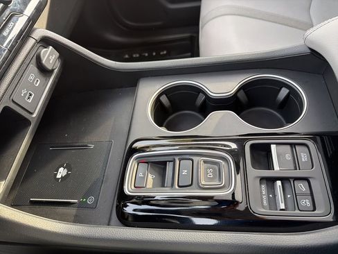 Certified 2025 Honda Pilot Touring image 38