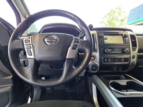 Used 2018 Nissan Titan SV w/ SV Convenience Package AWD/4WD image 17