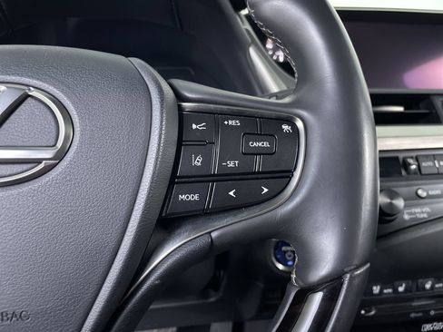 Used 2020 Lexus ES 300h Ultra Luxury w/ Accessory Package 2 FWD image 27