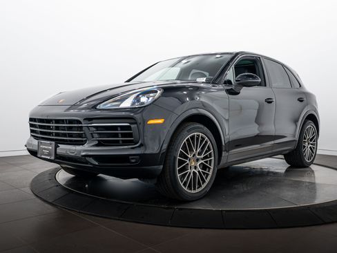 Certified 2022 Porsche Cayenne S Platinum AWD/4WD image 1