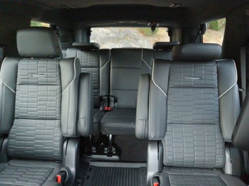 Used 2024 Cadillac Escalade Sport Platinum w/ LPO, ONYX Package image 22