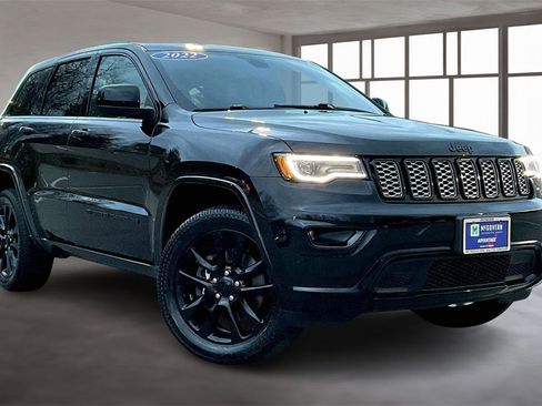 Used 2022 Jeep Grand Cherokee Laredo X image 3