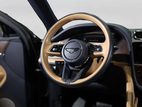 Used 2023 Bentley Bentayga Extended Wheelbase AWD/4WD image 40