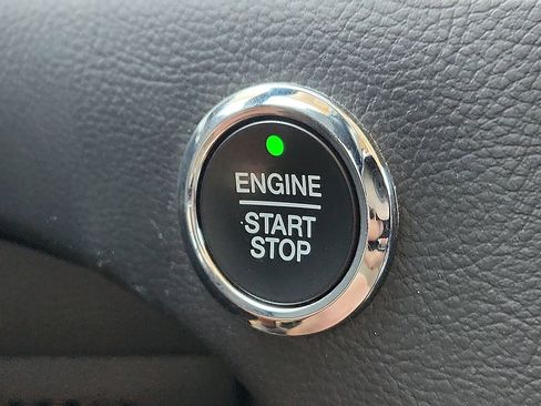 Used 2022 Ford Edge Titanium AWD/4WD image 9