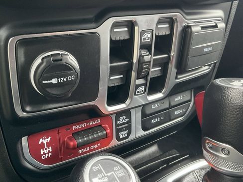 Used 2024 Jeep Wrangler Unlimited Rubicon 4xe image 10