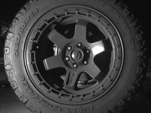 Used 2018 Chevrolet Colorado Z71 AWD/4WD image 9