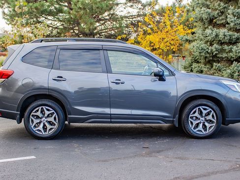Used 2020 Subaru Forester Premium image 11