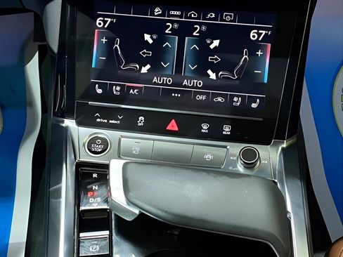 Used 2022 Audi e-tron Premium Plus w/ Premium Plus Package AWD/4WD image 20
