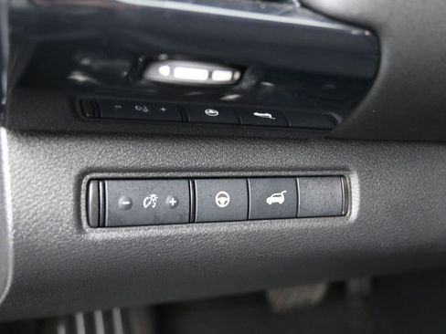 Used 2025 Nissan Pathfinder SV image 14