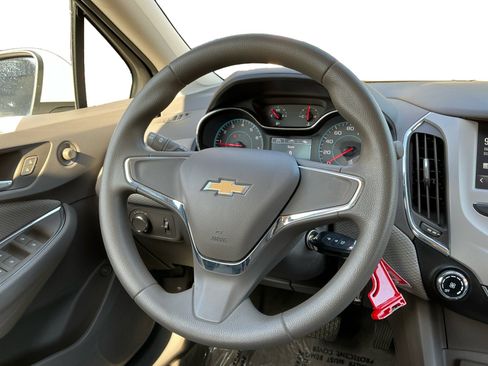 Used 2017 Chevrolet Cruze LS image 10
