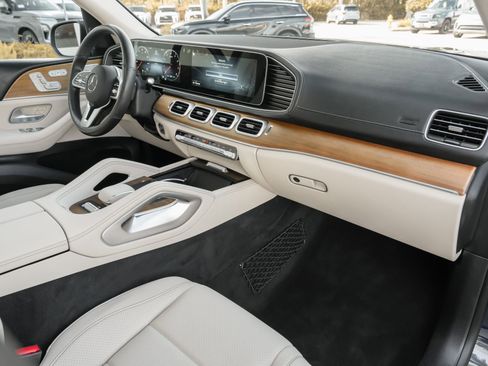 Used 2021 Mercedes-Benz GLS 450 4MATIC image 39