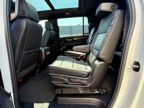 Certified 2024 GMC Yukon XL Denali AWD/4WD image 32
