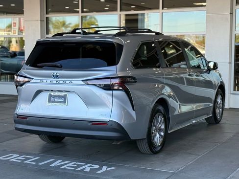 Used 2025 Toyota Sienna XLE w/ XLE Plus Package image 12