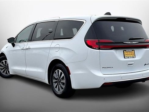 Used 2024 Chrysler Pacifica Select image 12