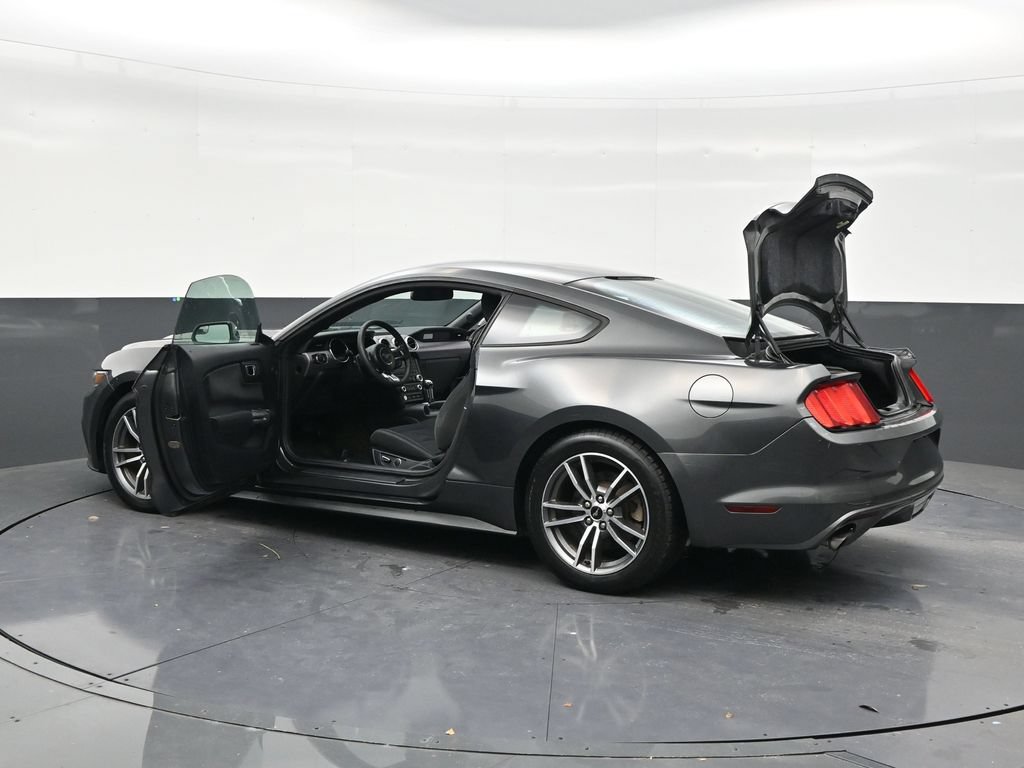 Used 2017 Ford Mustang Coupe RWD image 30