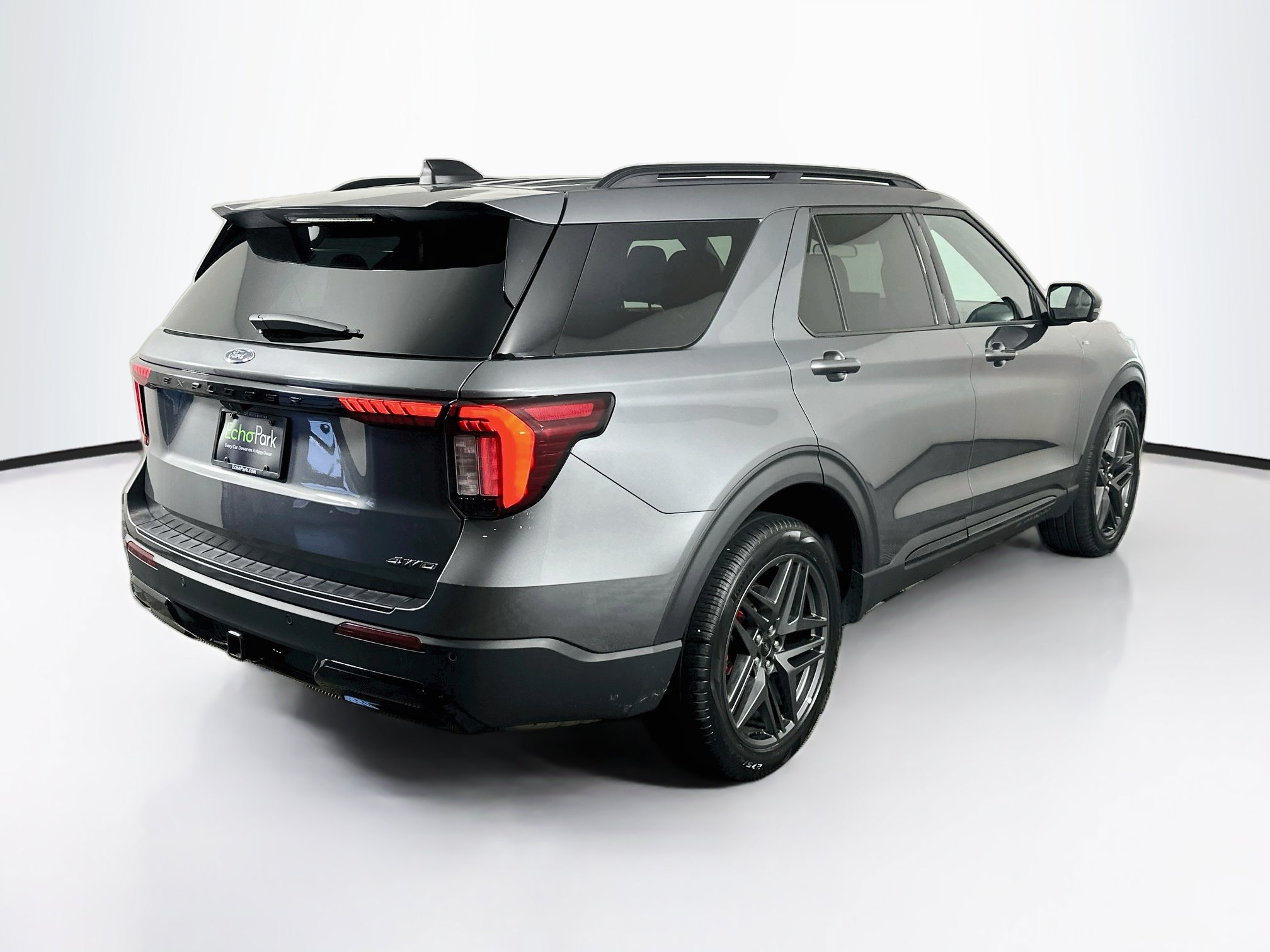 Used 2025 Ford Explorer ST-Line w/ ST-Line Street Pack AWD/4WD image 9