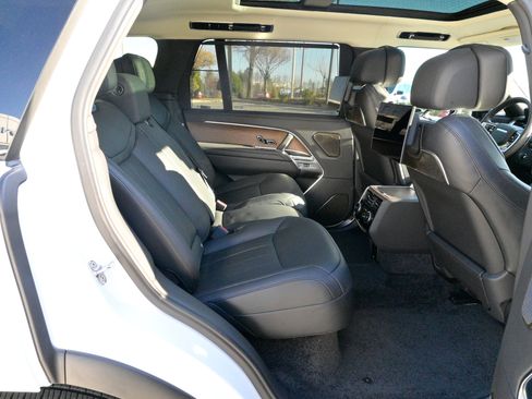 Used 2025 Land Rover Range Rover Long Wheelbase Autobiography image 48