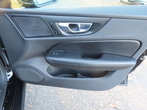 Used 2021 Volvo S60 T6 Inscription image 18