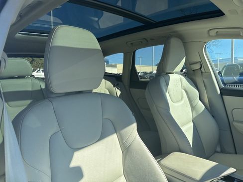 Certified 2023 Volvo XC60 B5 Core w/ Protection Package Premier image 11