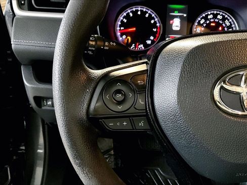 Used 2020 Toyota RAV4 XLE w/ Convenience Package image 19