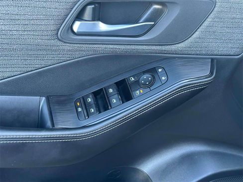 Certified 2023 Nissan Rogue SV image 17