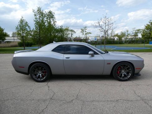 Used 2015 Dodge Challenger SRT RWD image 4