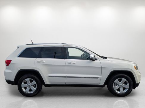 Used 2011 Jeep Grand Cherokee Laredo image 4