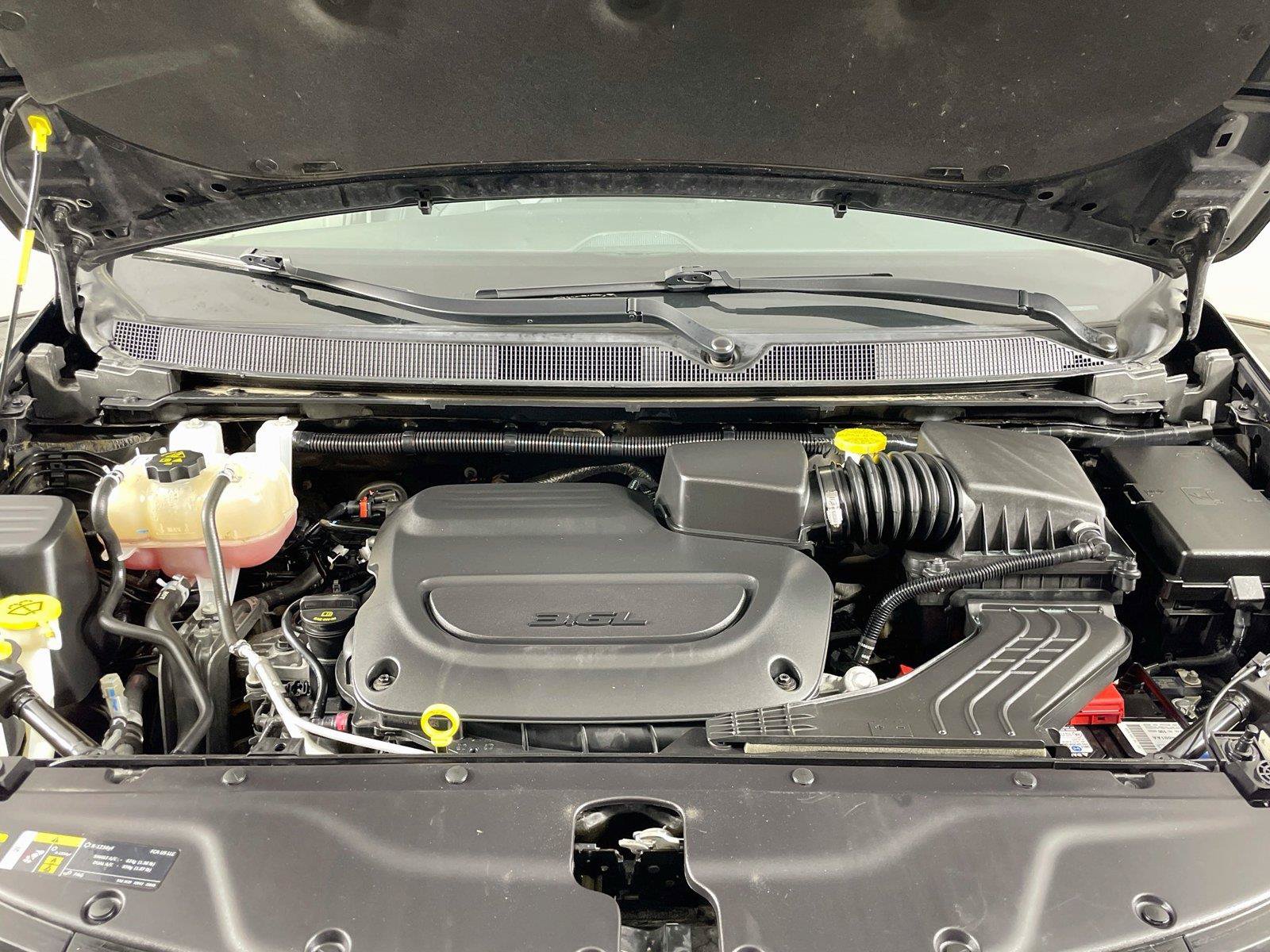 Used 2024 Chrysler Pacifica Touring-L FWD image 33